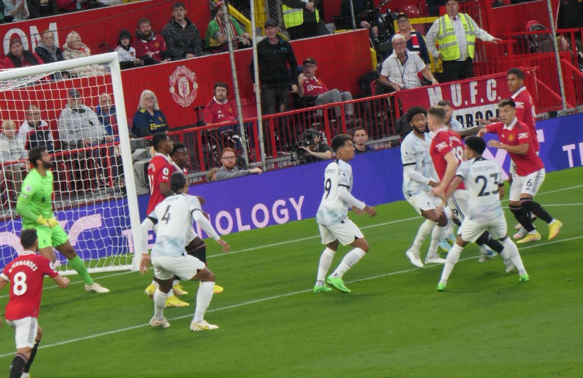 范迪克制空能力与防守技术全面解析：193cm荷兰铁卫如何统治英超禁区